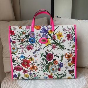GUCCI
Canvas Large Flora Tote Pink Multicolor